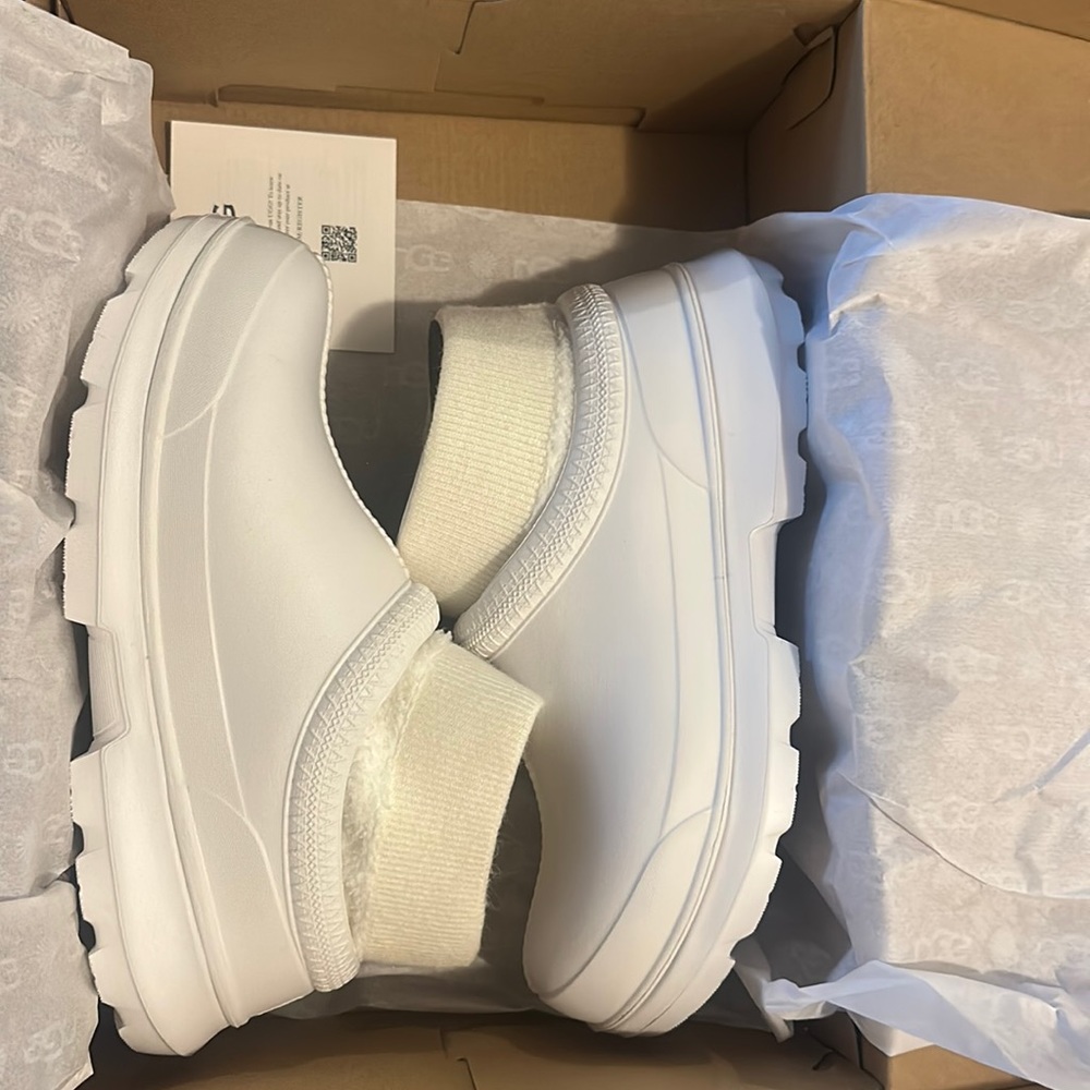 UGG tasman x